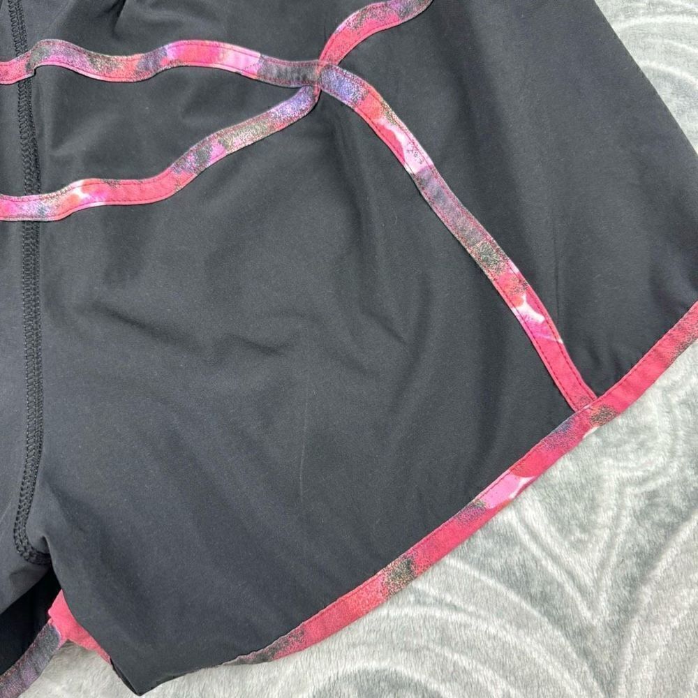 Womens Lululemon Tracker Short - Picture 7 of 7
